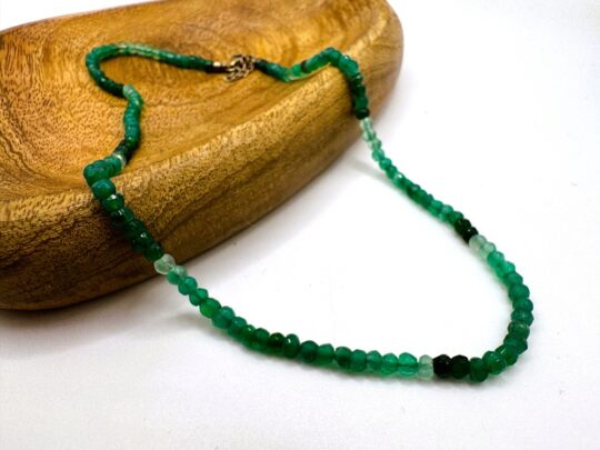 Collar ónix verde facetado