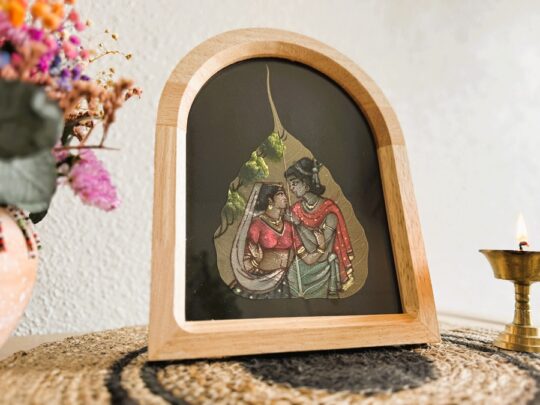 Pintura Radha y Krishna sobre hoja